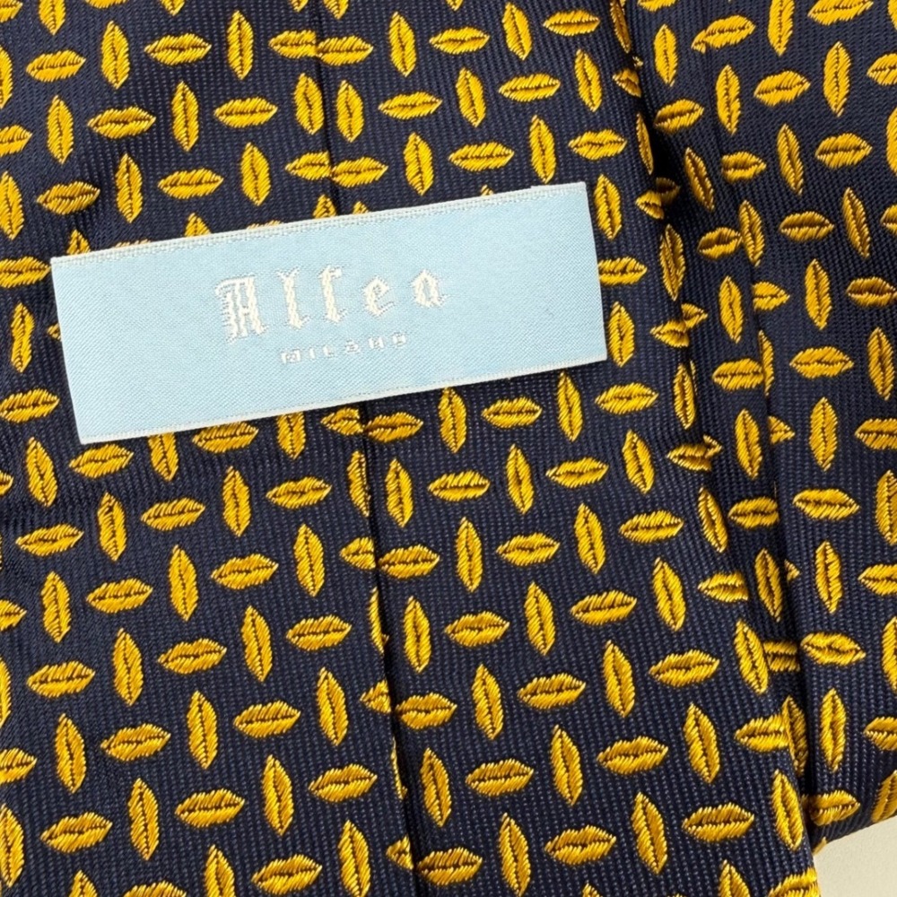 Altea Milano Men's 100% Silk Neck Tie Navy‎ Blue Gold Yellow Lips Pattern Italy